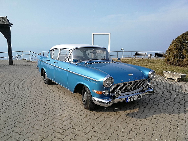 Restaurált Opel Kapitän P2 a Balaton partján